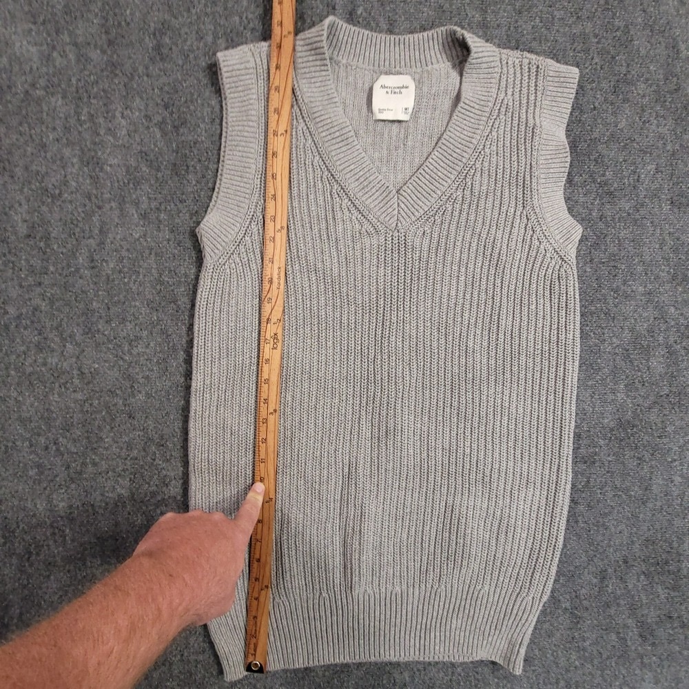 Abercrombie & Fitch Men's Gray V-Neck Knit Sweater Vest